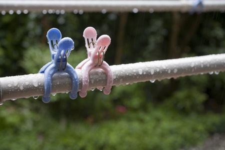 Wet clothes watery hanger bar, with clips